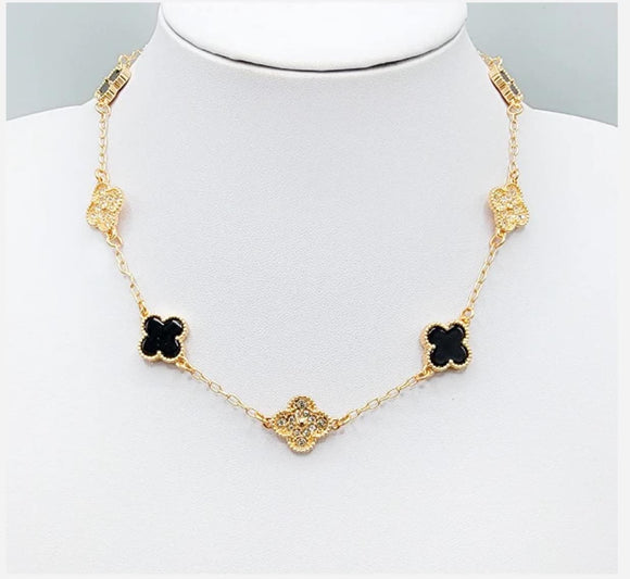 CLOVER LUXE NECKLACE