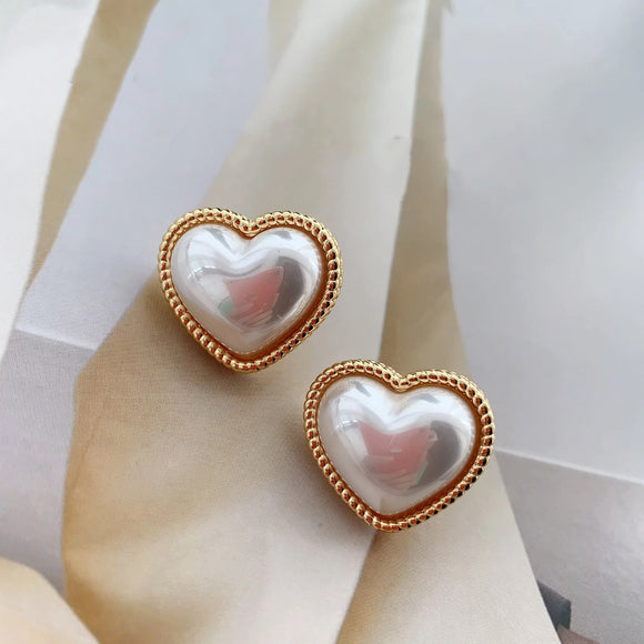 GLIMMER HEART PEARL STUD EARRINGS