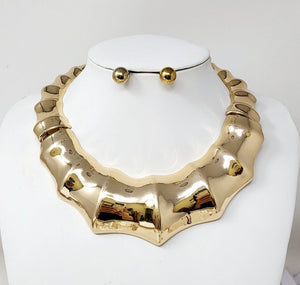 QUEEN CONCH CHOKER NECKLACE