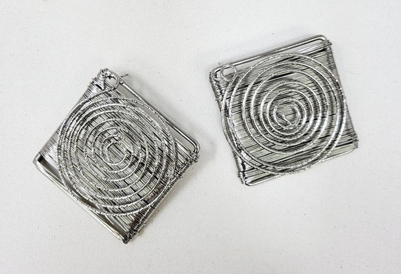 SQUARE WIRE EARRING