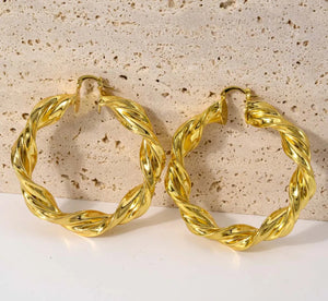 GOLD TWISTED HOOP