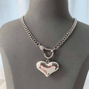 DIAMOND CLAPS HEART NECKLACE